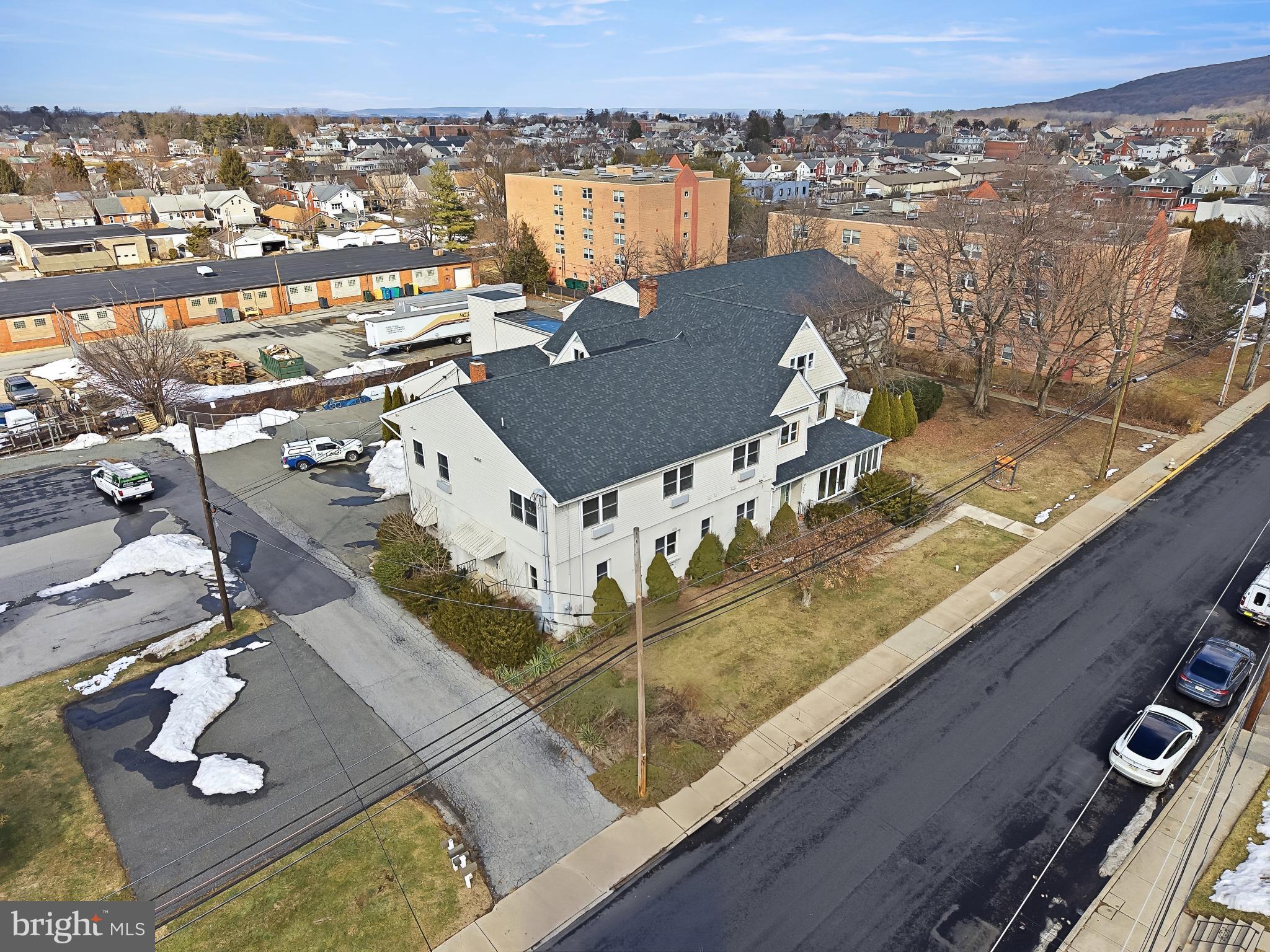 EMMAUS - Commercial Sale