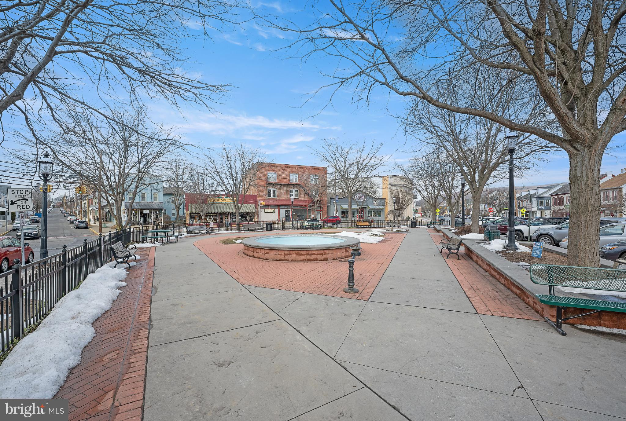 EMMAUS - Commercial Sale