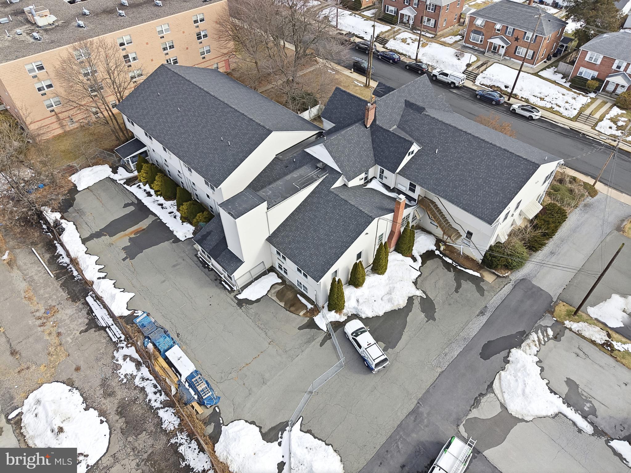 EMMAUS - Commercial Sale