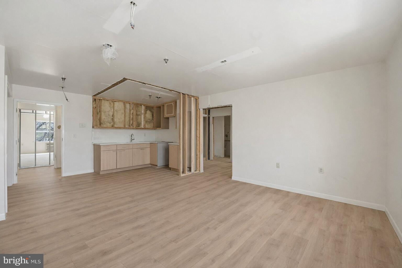 EMMAUS - Commercial Sale