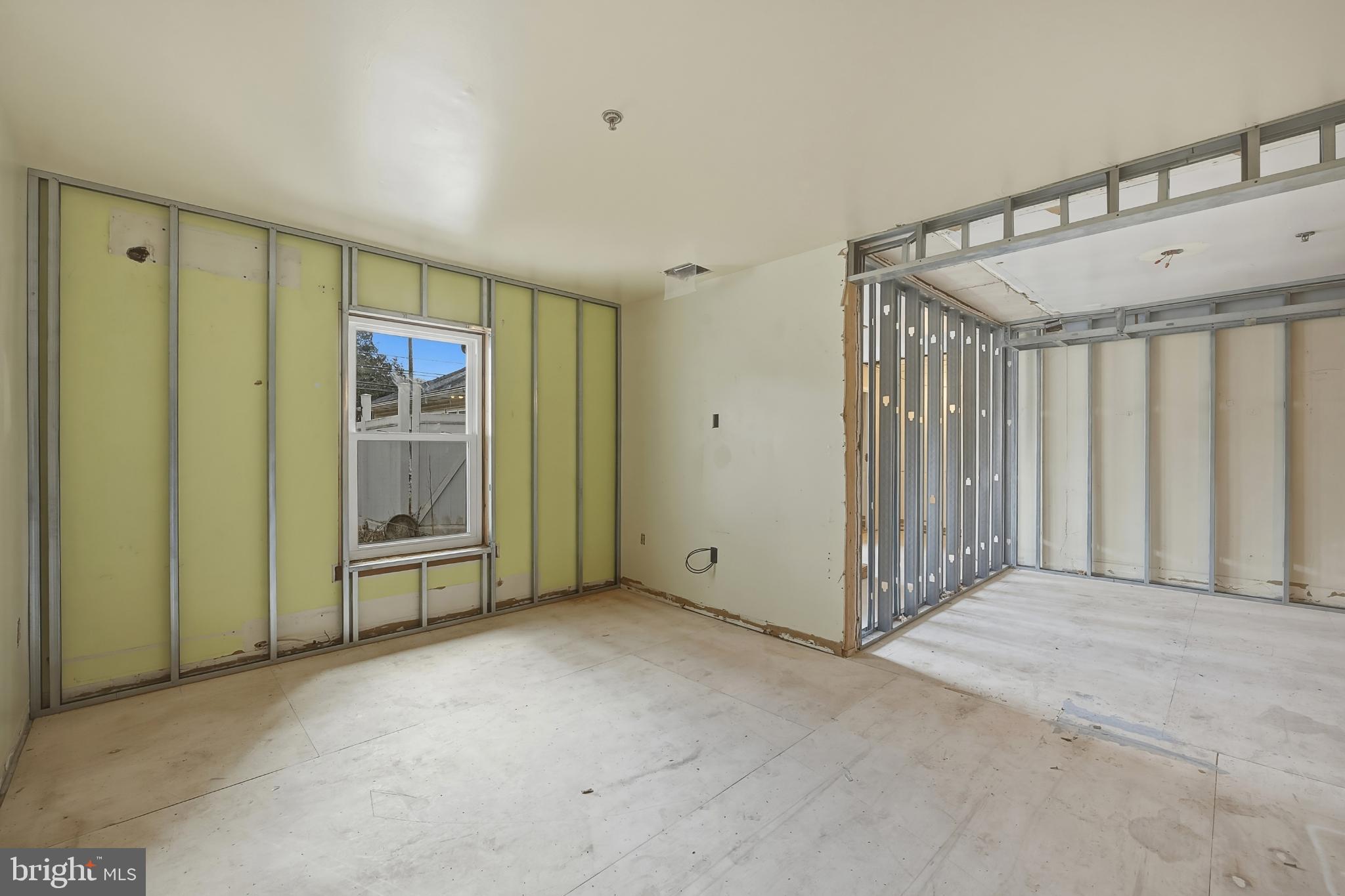 EMMAUS - Commercial Sale