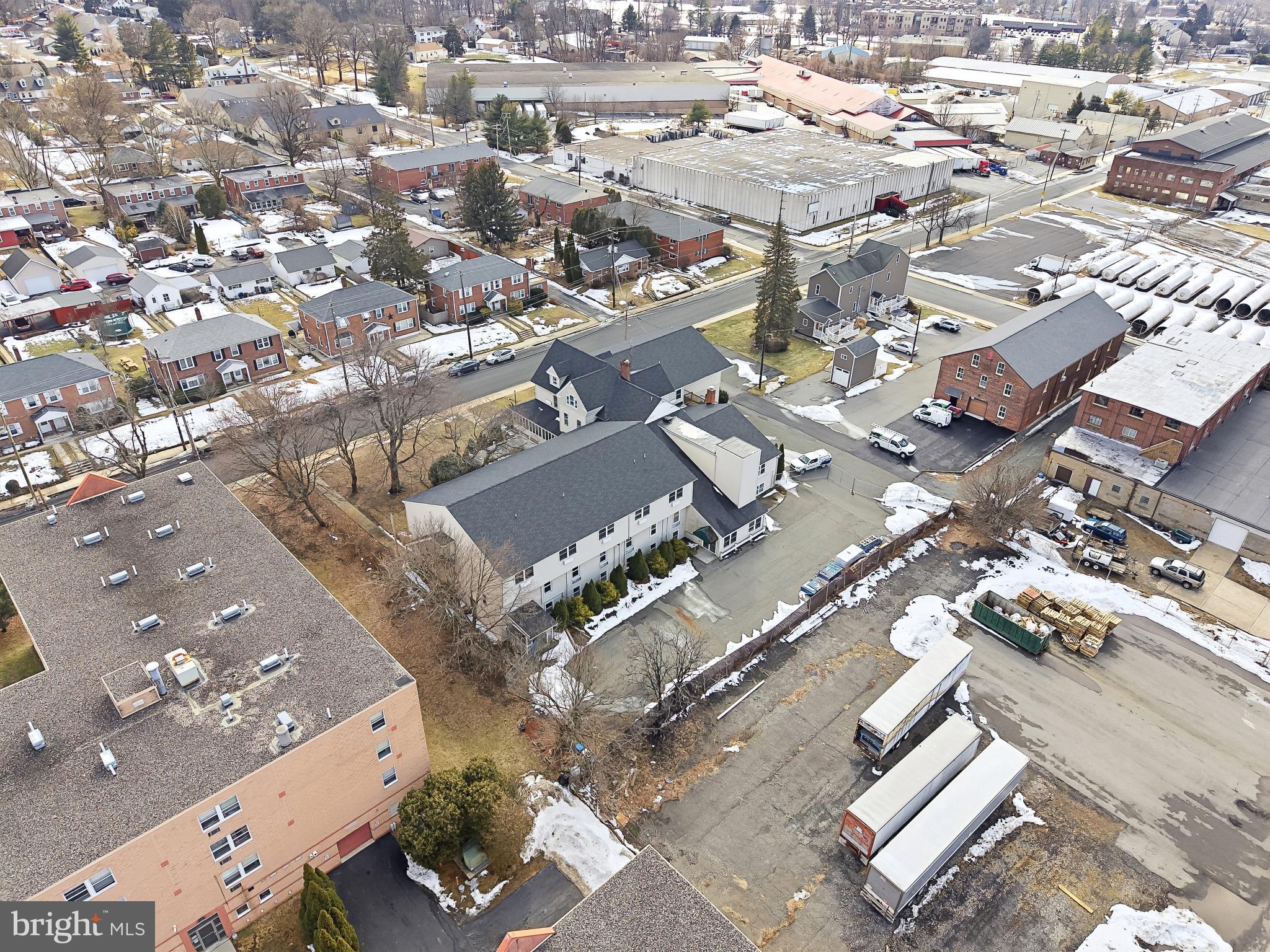 EMMAUS - Commercial Sale