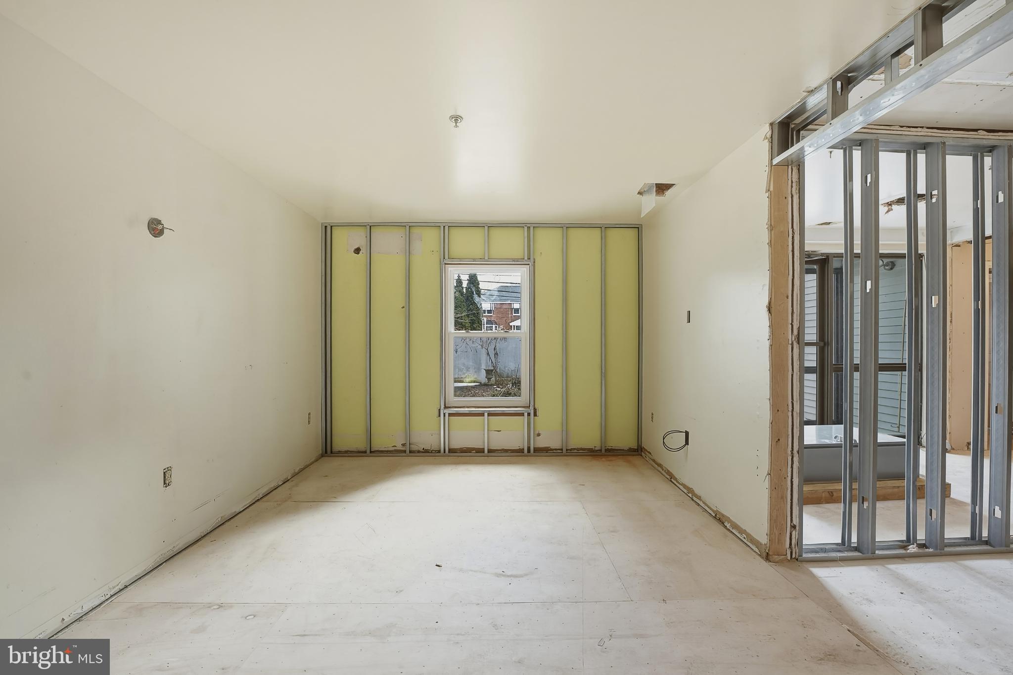 EMMAUS - Commercial Sale