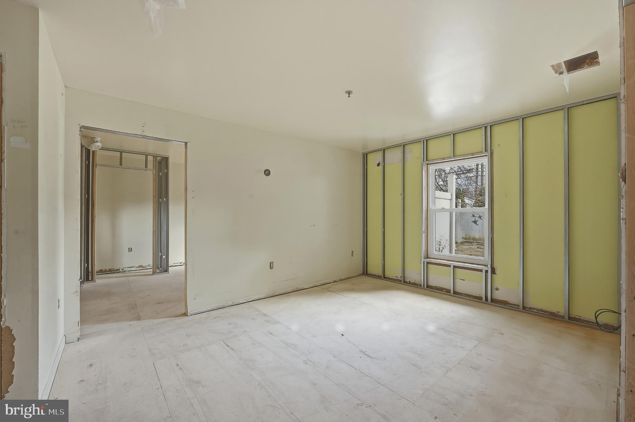 EMMAUS - Commercial Sale