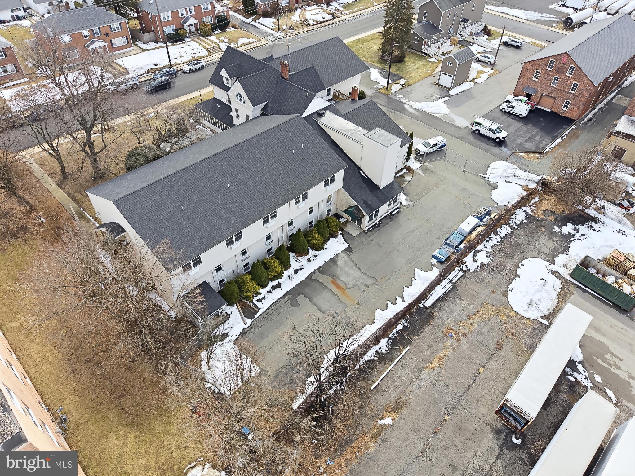 EMMAUS - Commercial Sale