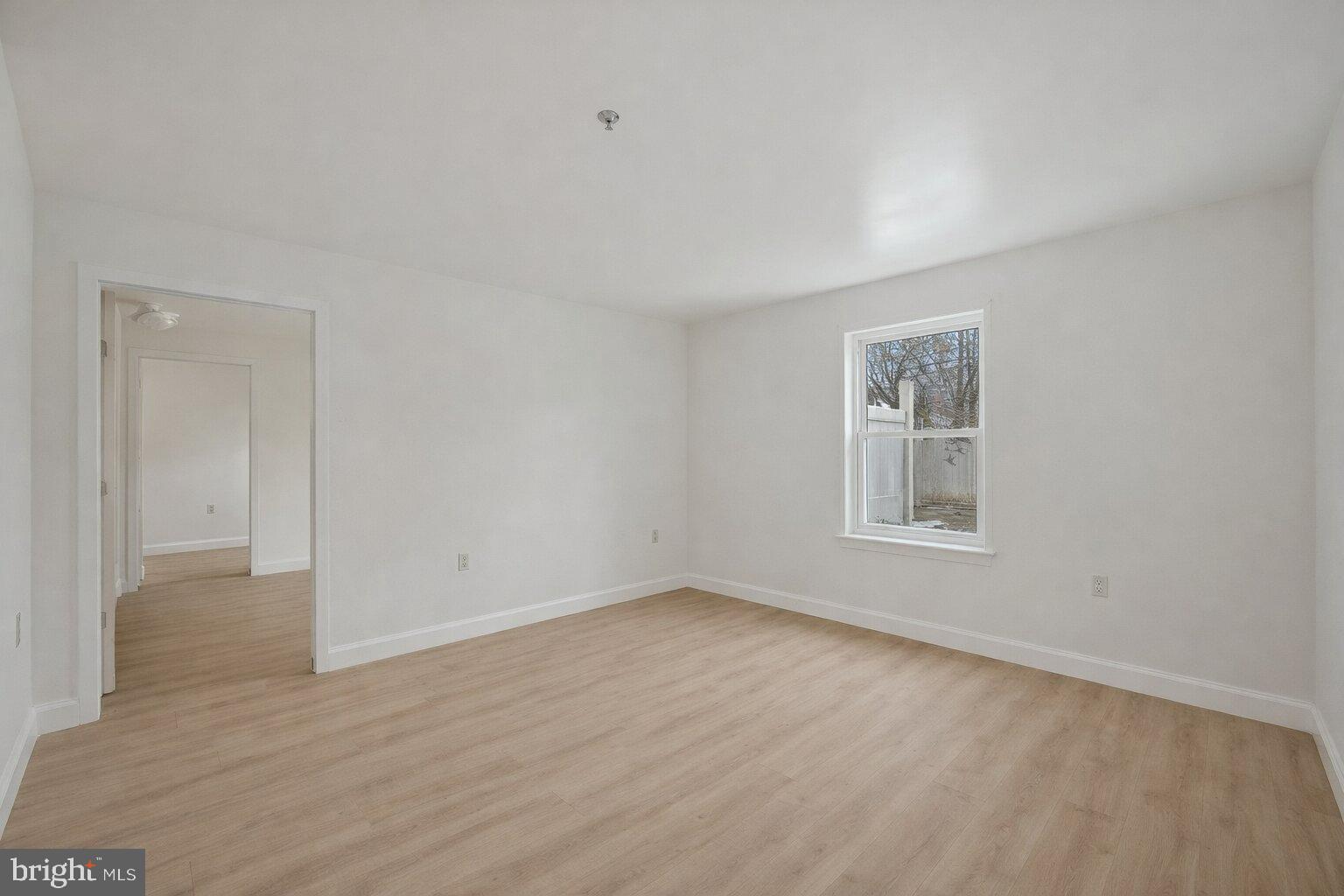 EMMAUS - Commercial Sale