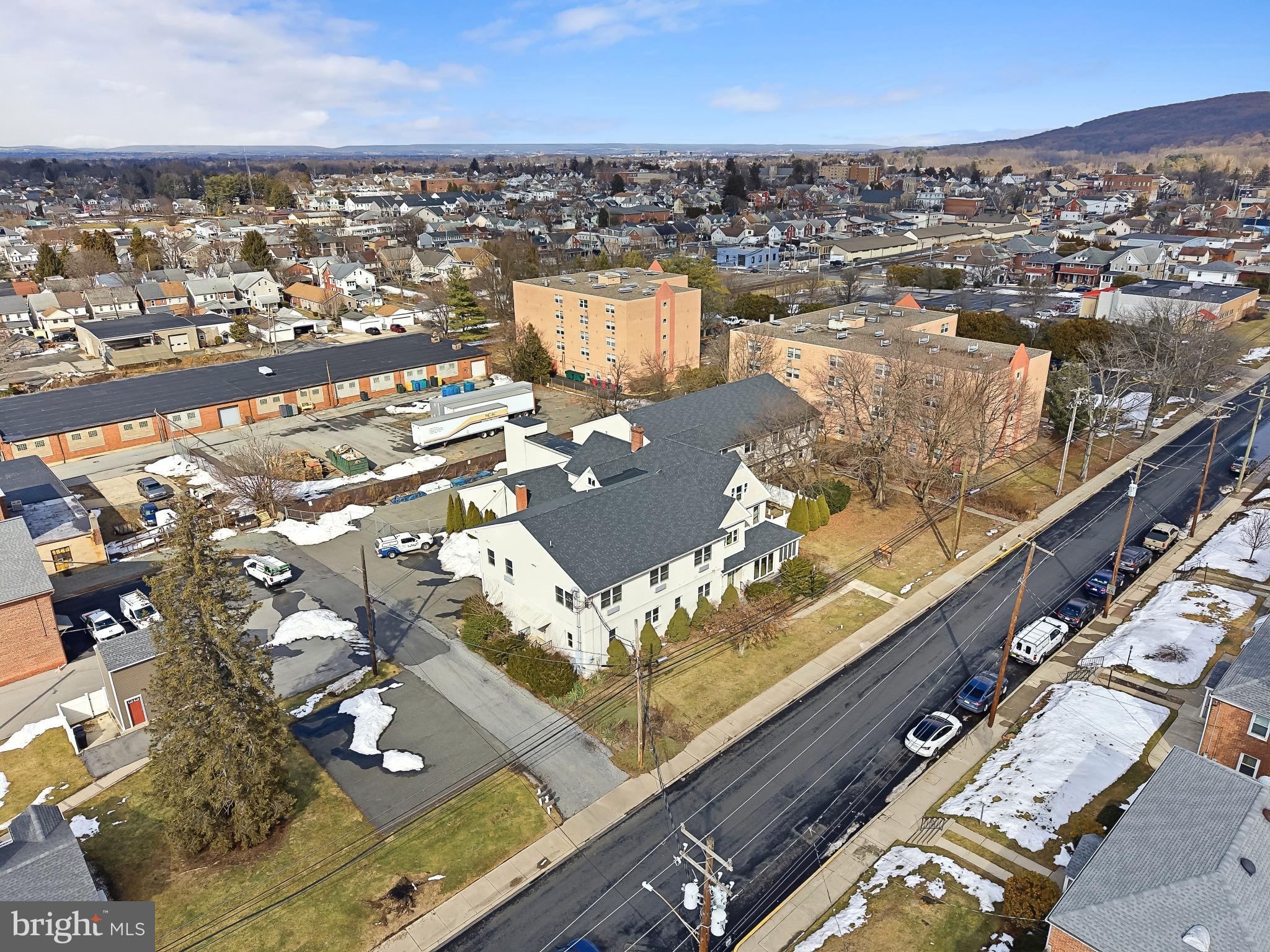 EMMAUS - Commercial Sale