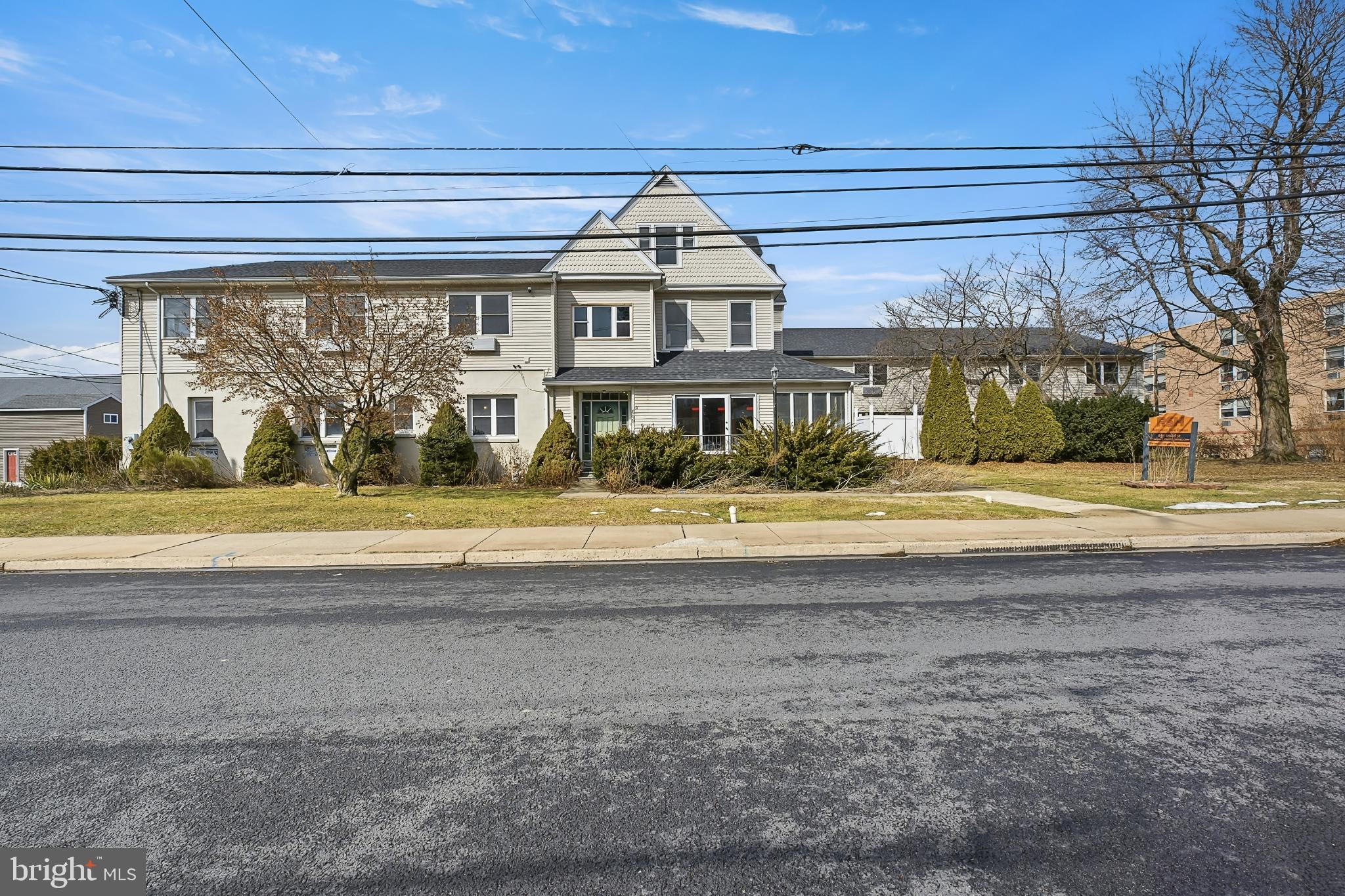 EMMAUS - Commercial Sale