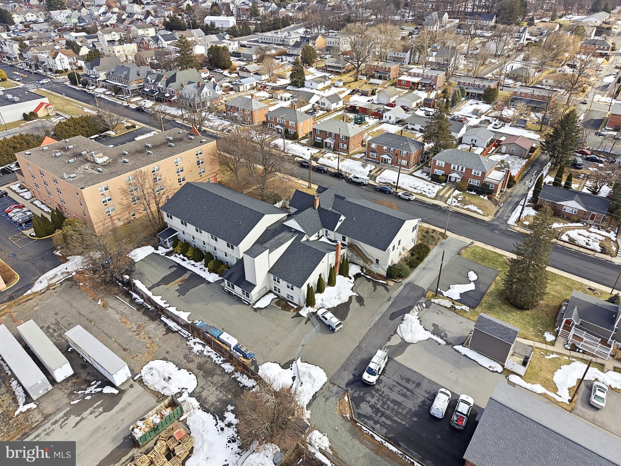 EMMAUS - Commercial Sale