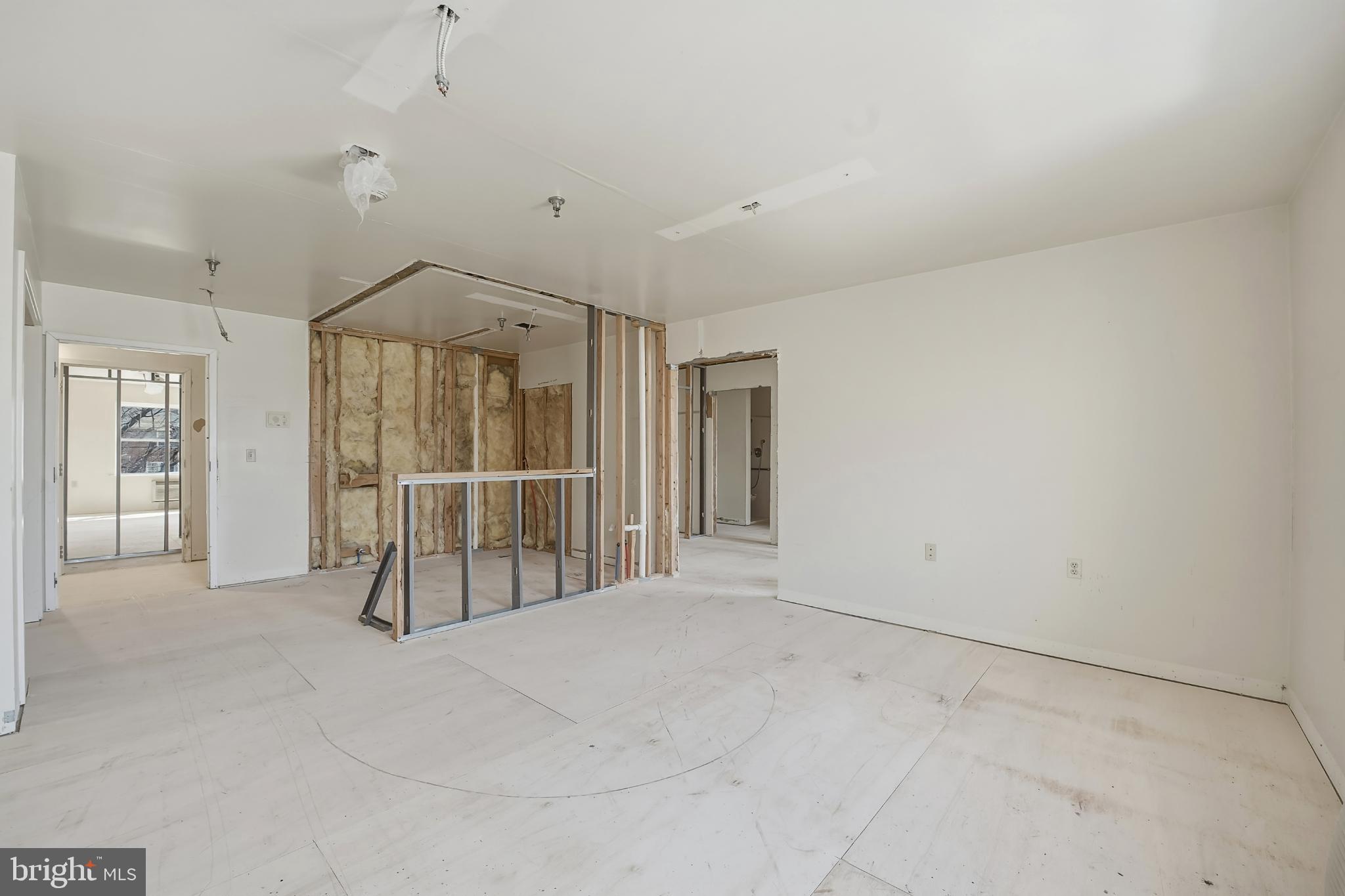 EMMAUS - Commercial Sale