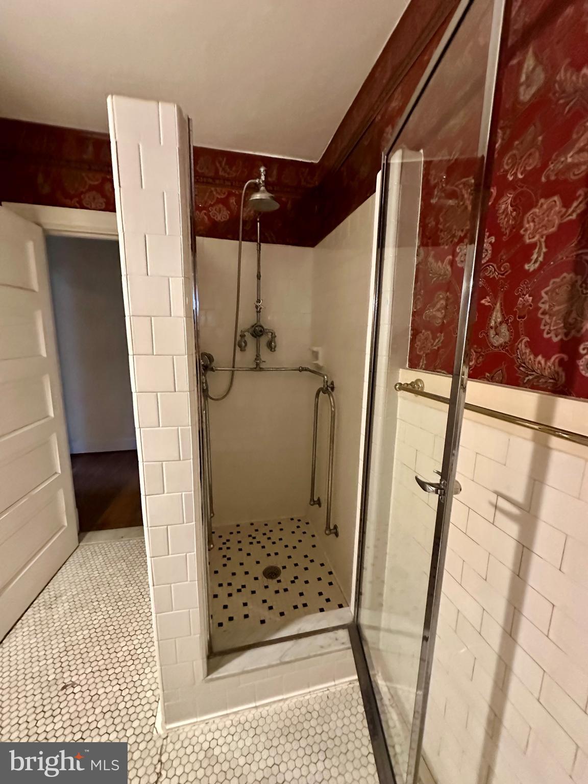 ROLAND PARK - Residential