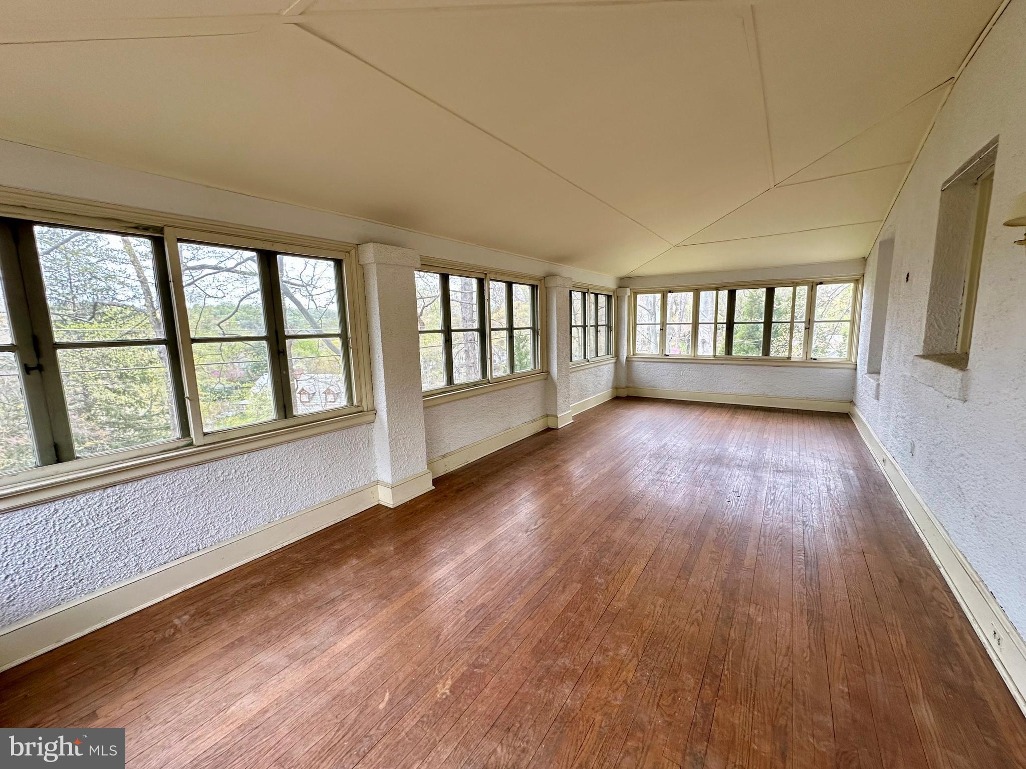 ROLAND PARK - Residential