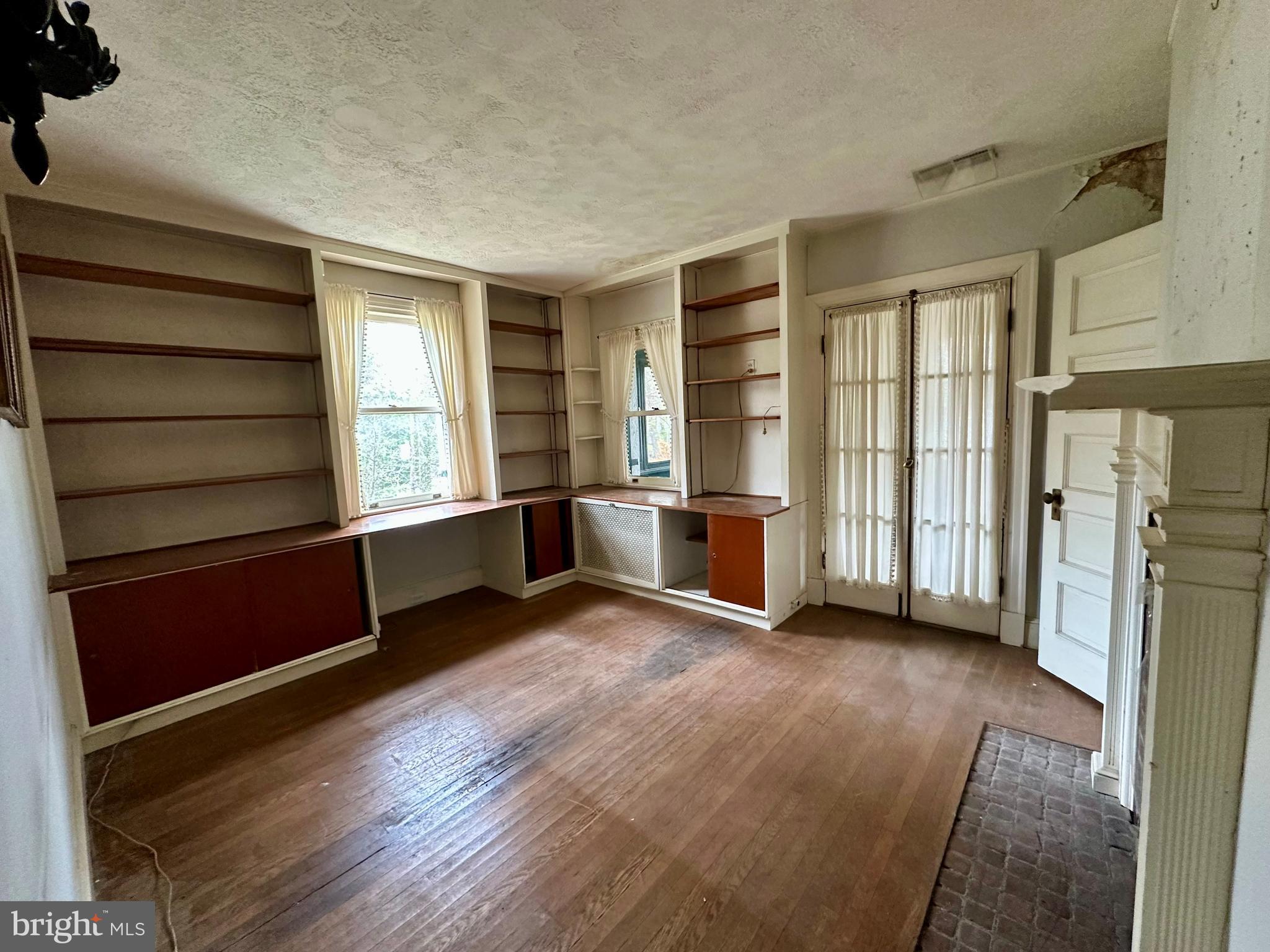 ROLAND PARK - Residential