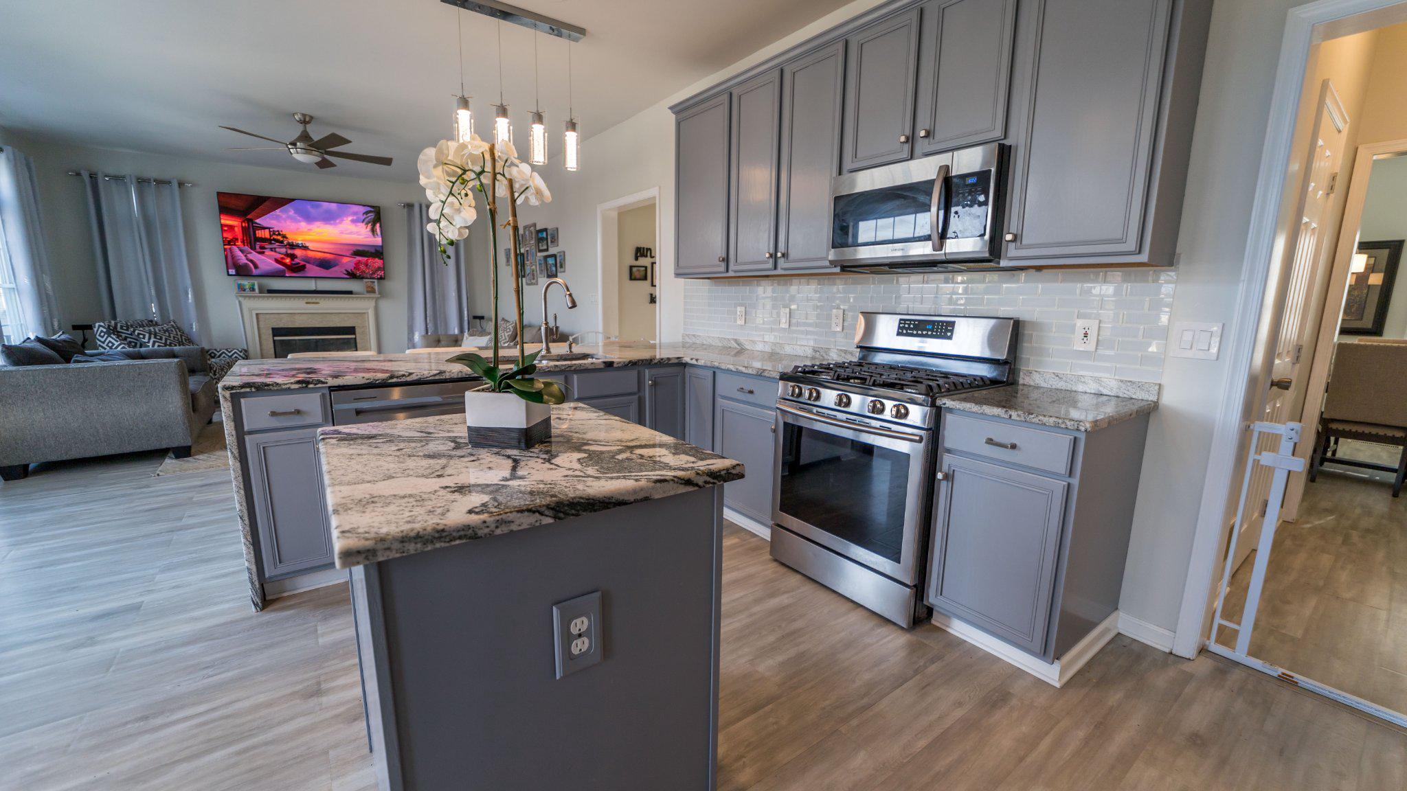 FROST HOLLOW KNOLLS - Residential