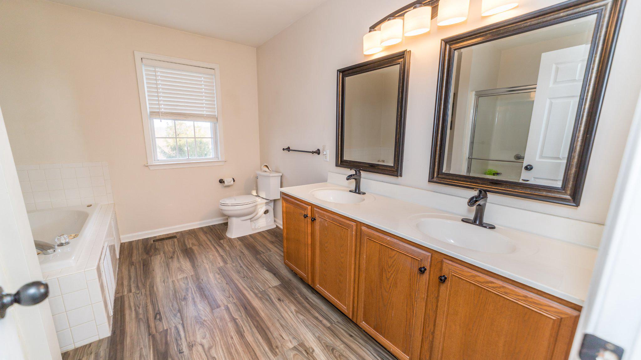 FROST HOLLOW KNOLLS - Residential