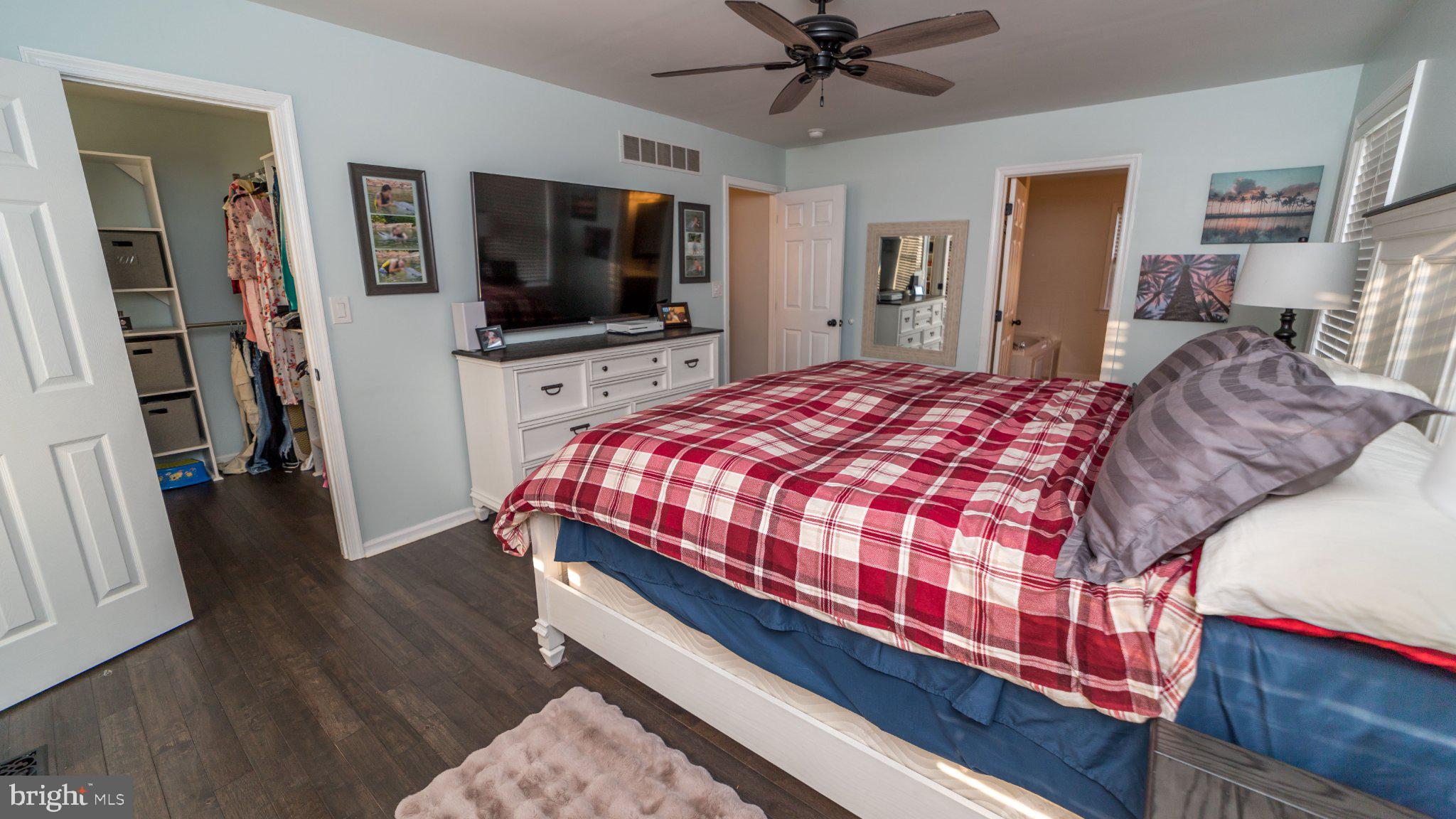 FROST HOLLOW KNOLLS - Residential