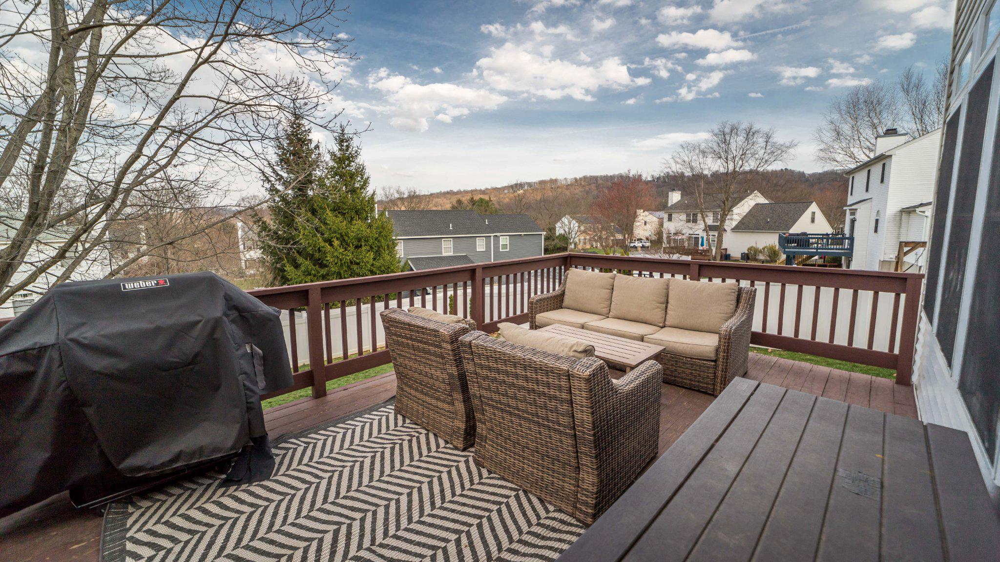 FROST HOLLOW KNOLLS - Residential