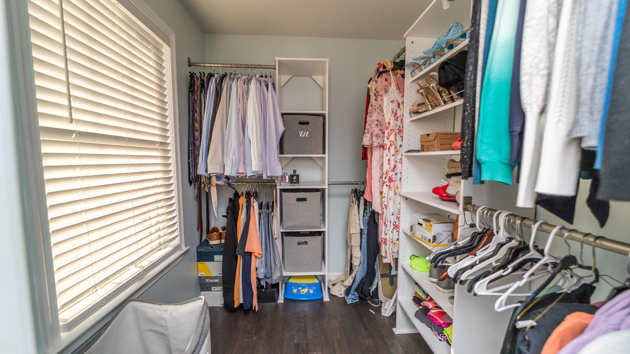 FROST HOLLOW KNOLLS - Residential