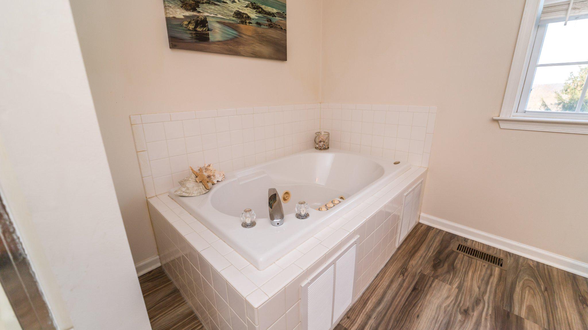 FROST HOLLOW KNOLLS - Residential