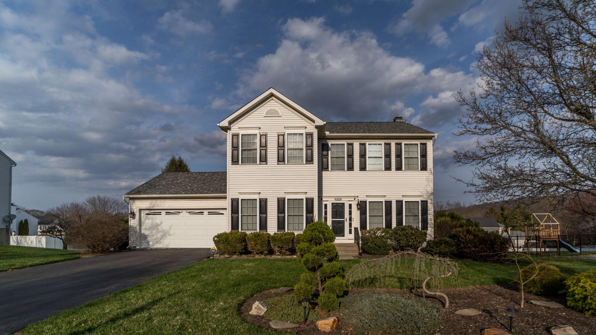 FROST HOLLOW KNOLLS - Residential