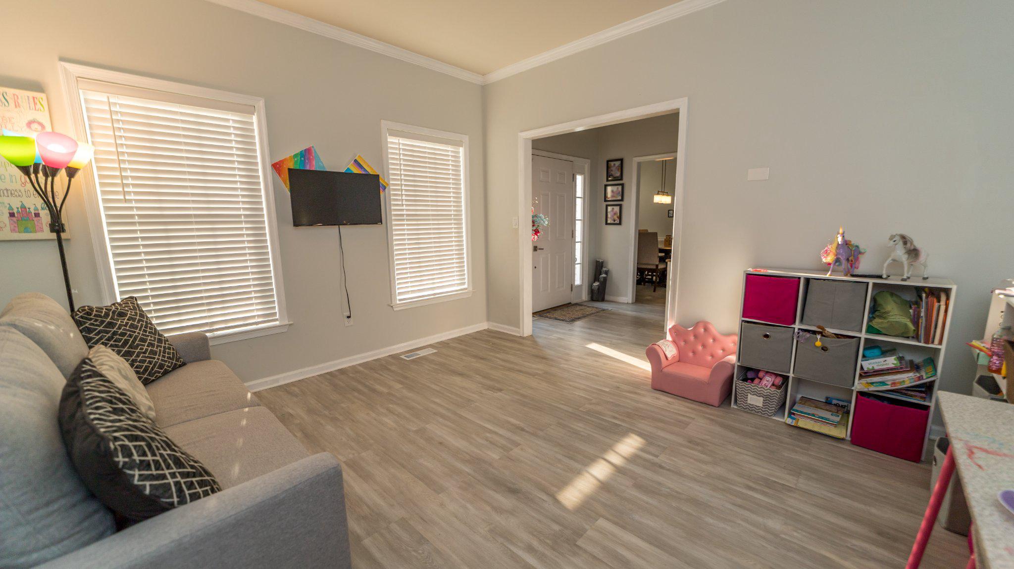 FROST HOLLOW KNOLLS - Residential