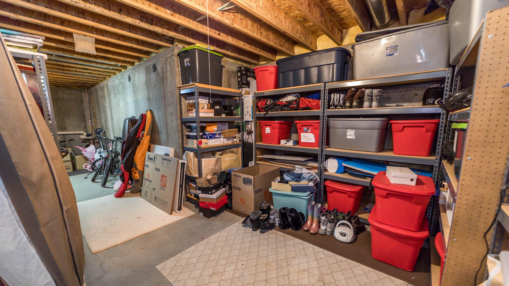 FROST HOLLOW KNOLLS - Residential