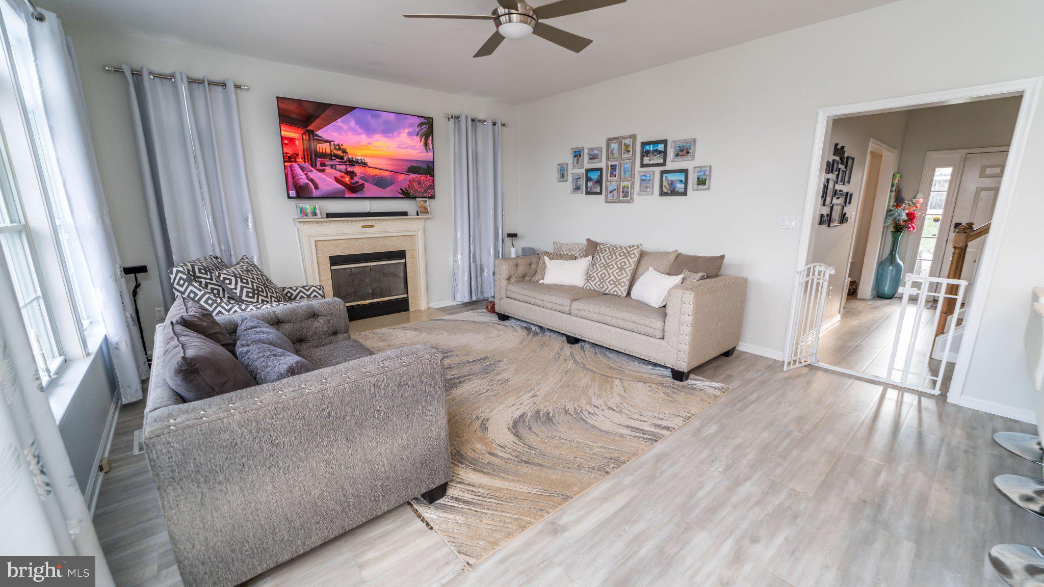 FROST HOLLOW KNOLLS - Residential