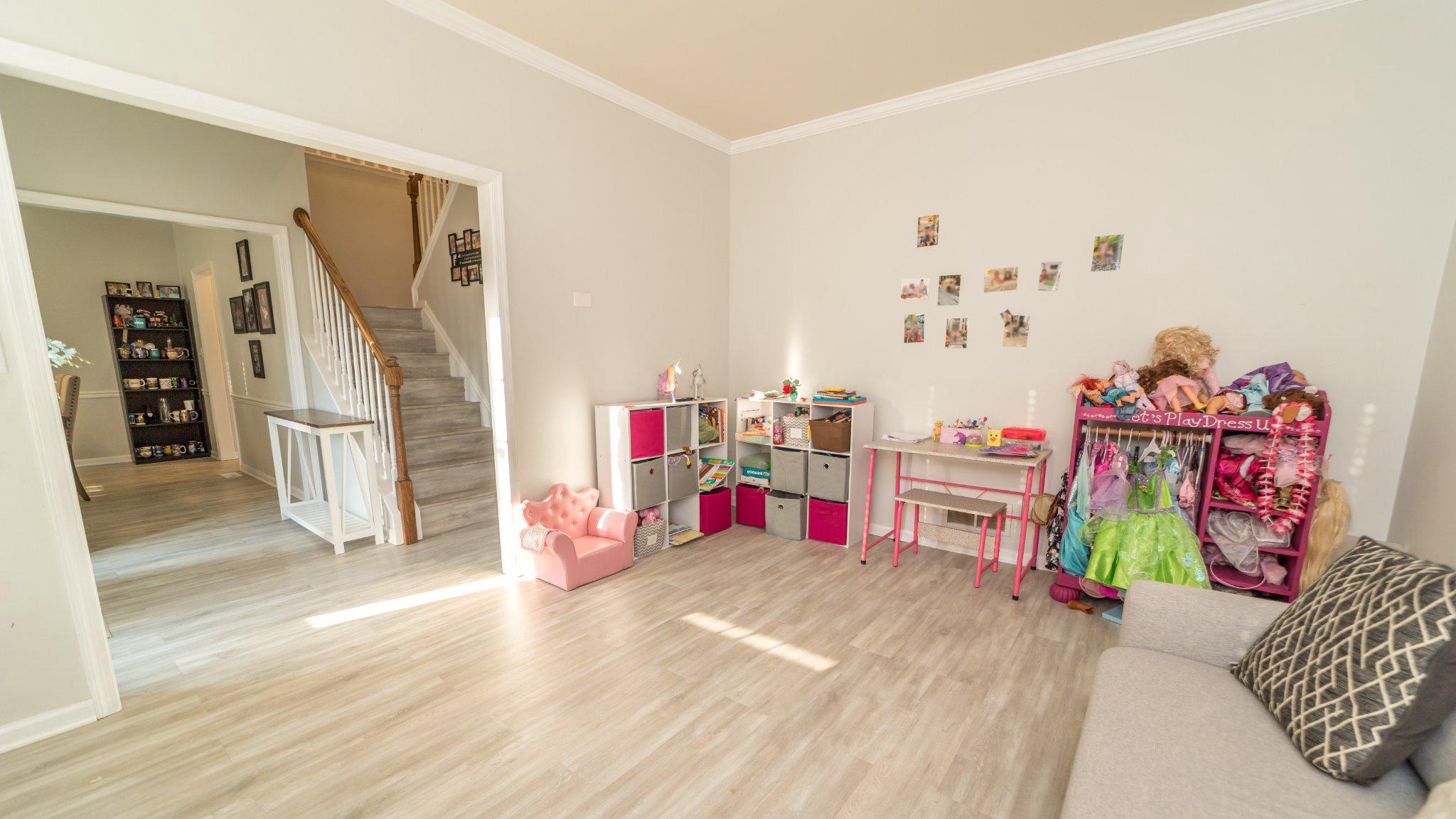 FROST HOLLOW KNOLLS - Residential