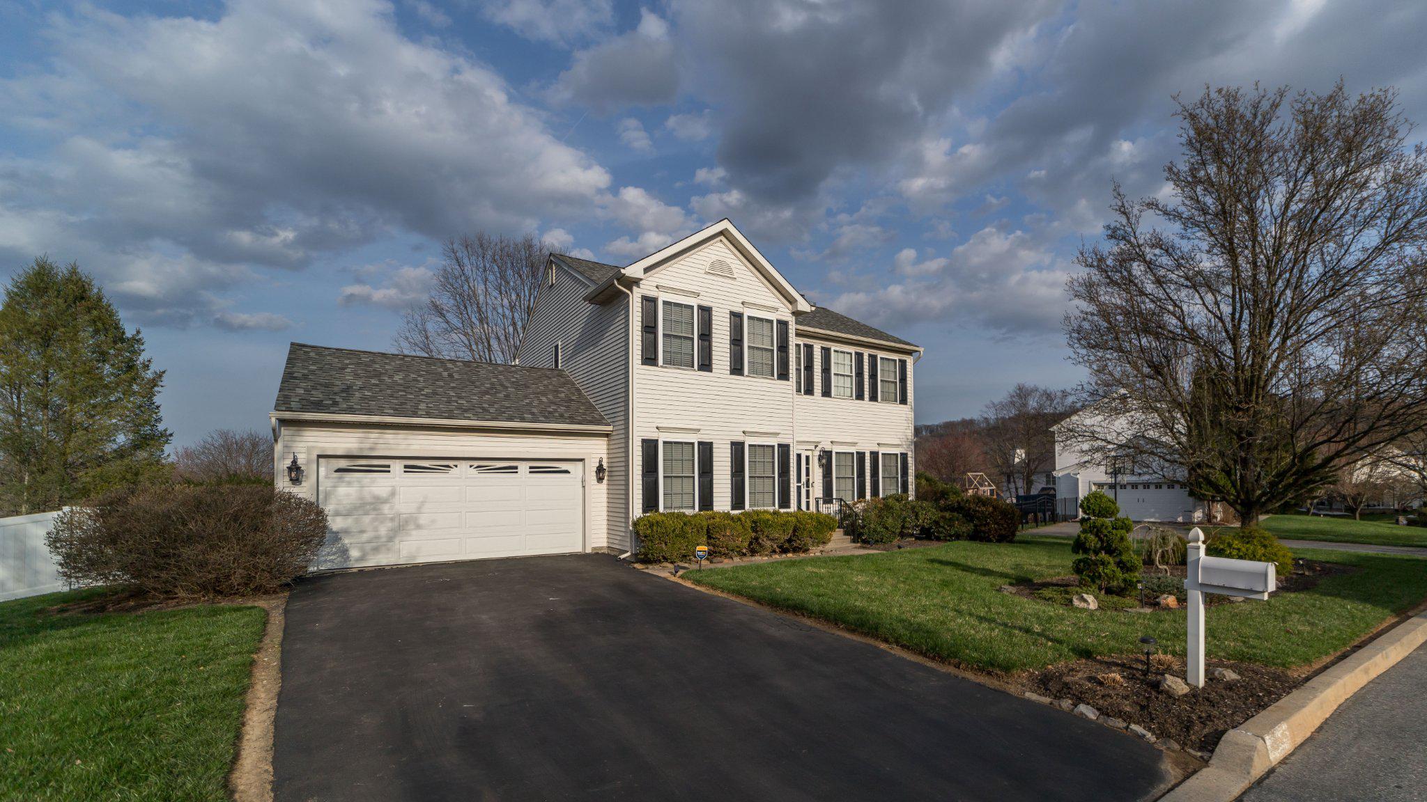 FROST HOLLOW KNOLLS - Residential