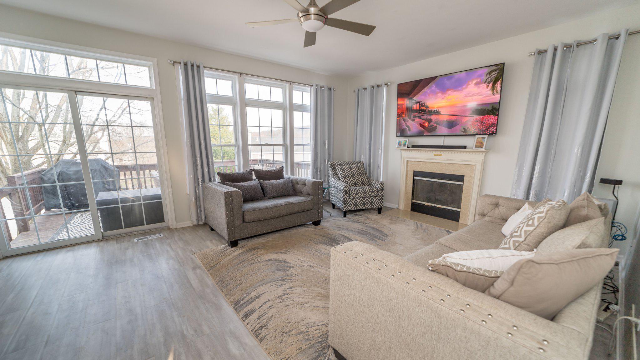 FROST HOLLOW KNOLLS - Residential