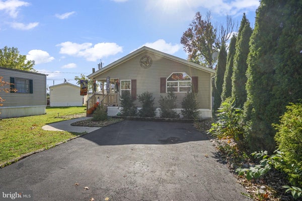 5 STERLING CT, HIGHTSTOWN, NJ 08520 - Image fc201a8a0bc723c80c8d5c44c7b57310/2101182710
