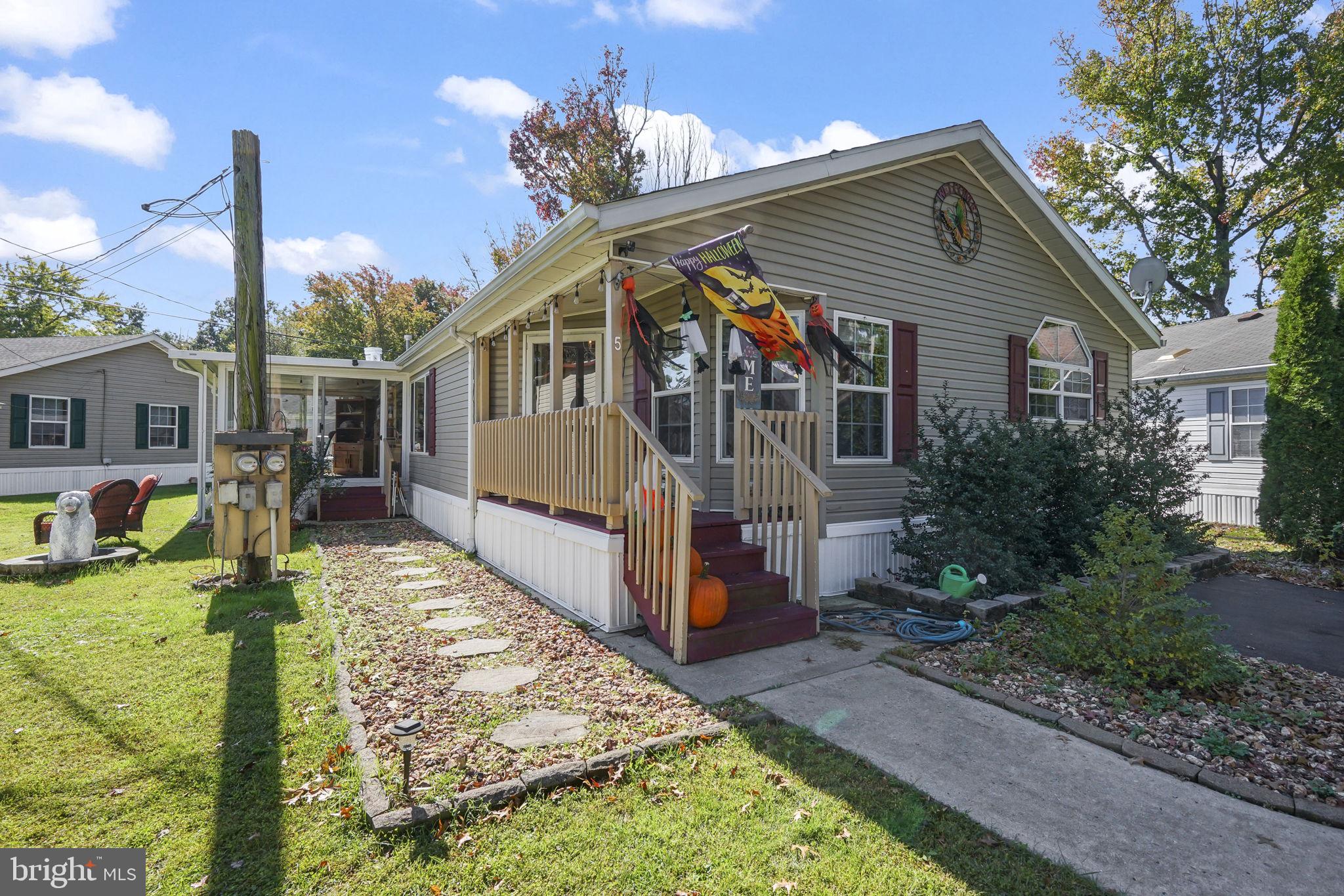 5 STERLING COURT