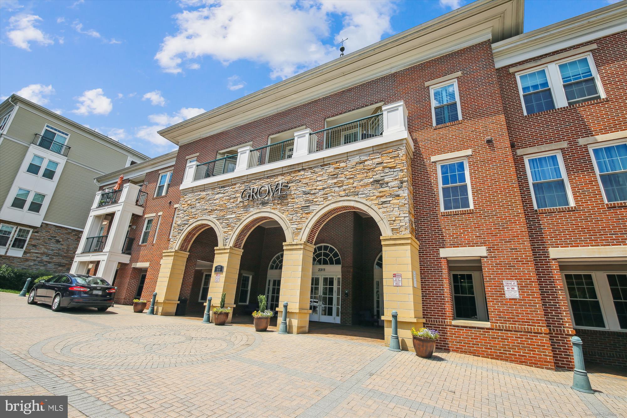 THE GROVE AT ARLINGTON - Residential