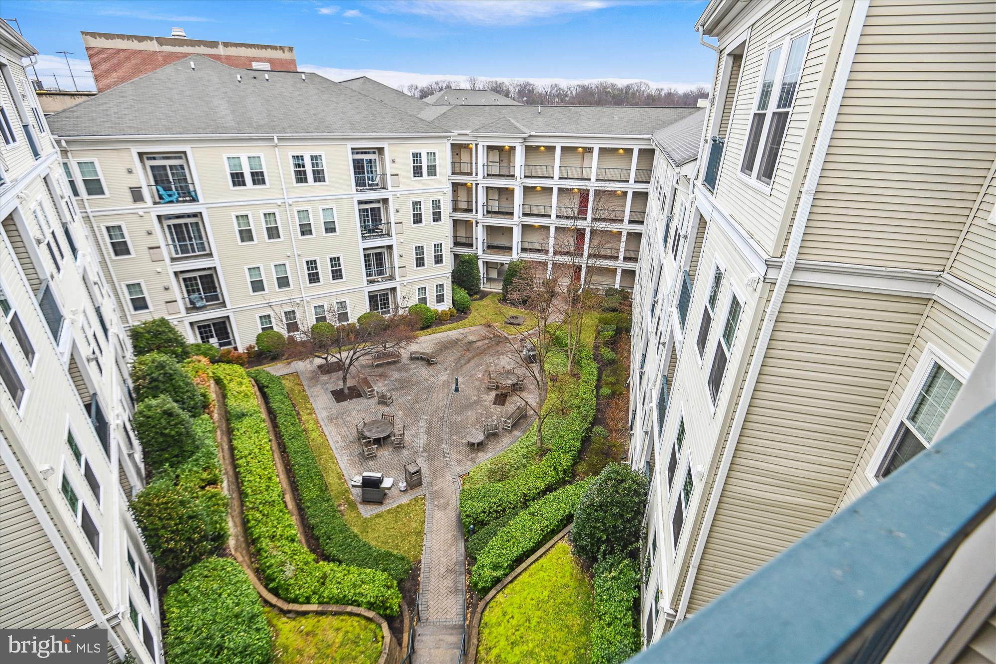 THE GROVE AT ARLINGTON - Residential