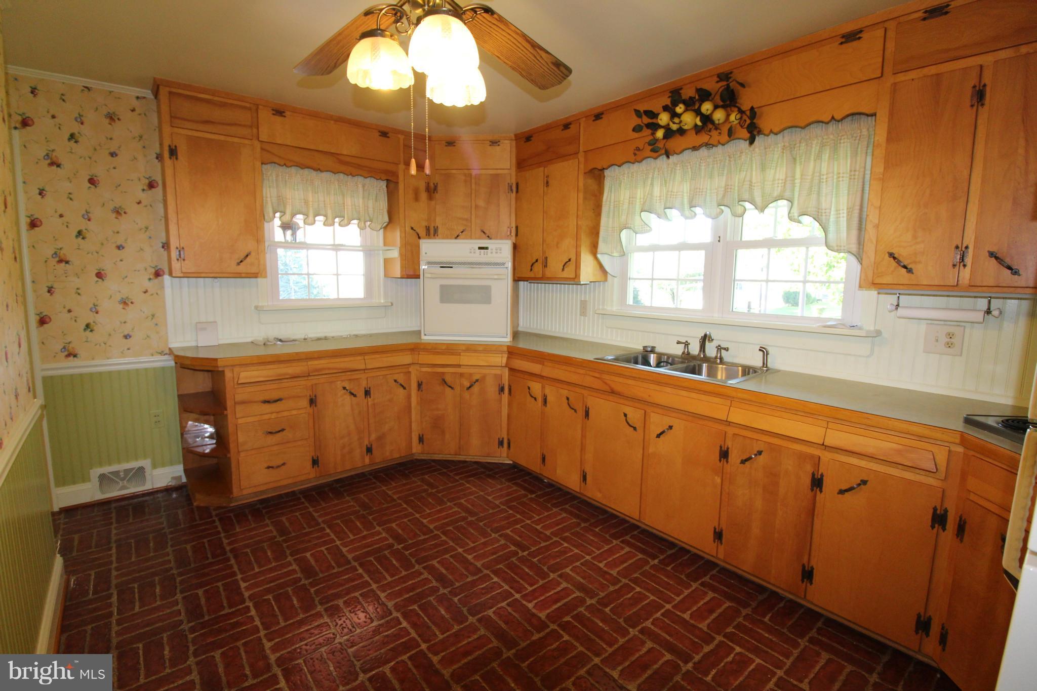 VALLEY VIEW - Residential Lease