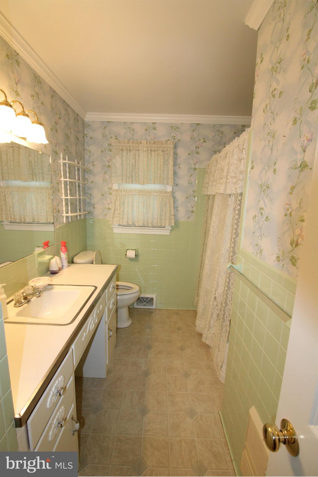 VALLEY VIEW - Residential Lease