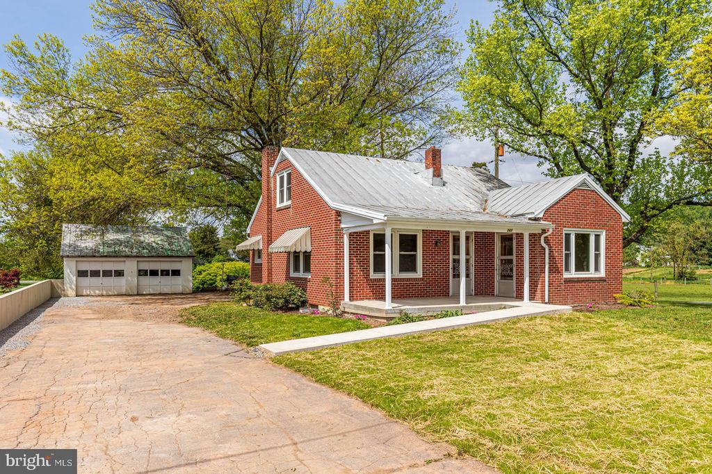 Photo of 767 GLENWOOD DR, EPHRATA, PA 17522 (MLS # PALA2035608)