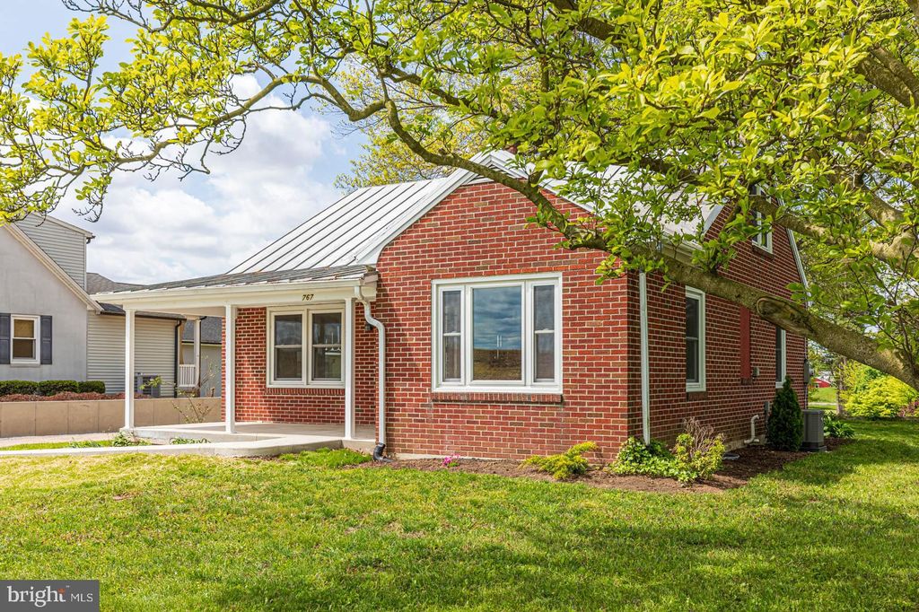 Photo of 767 GLENWOOD DR, EPHRATA, PA 17522 (MLS # PALA2035608)