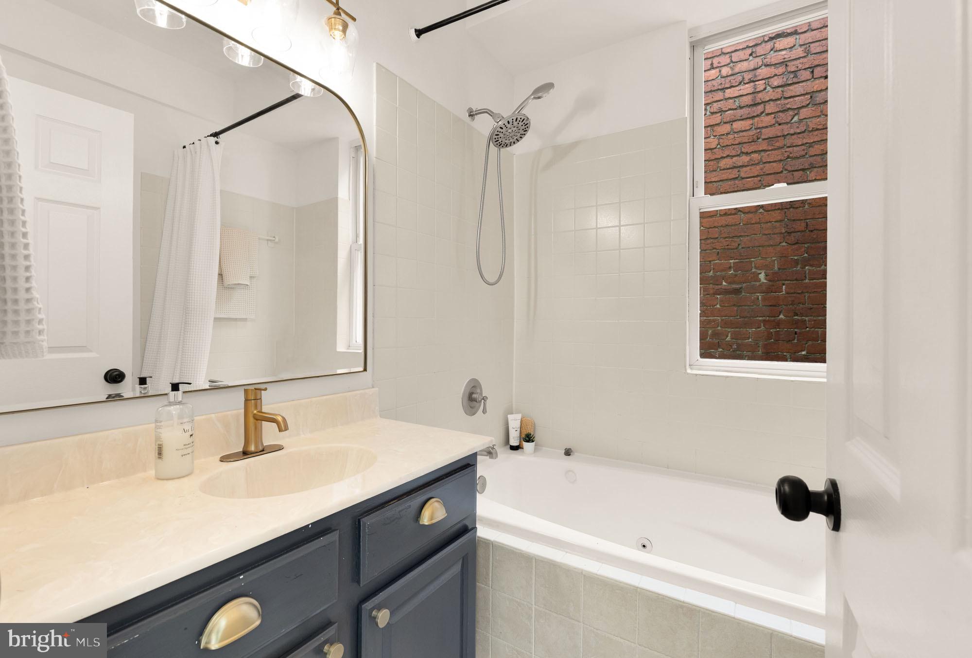 CAPITOL HILL - Residential