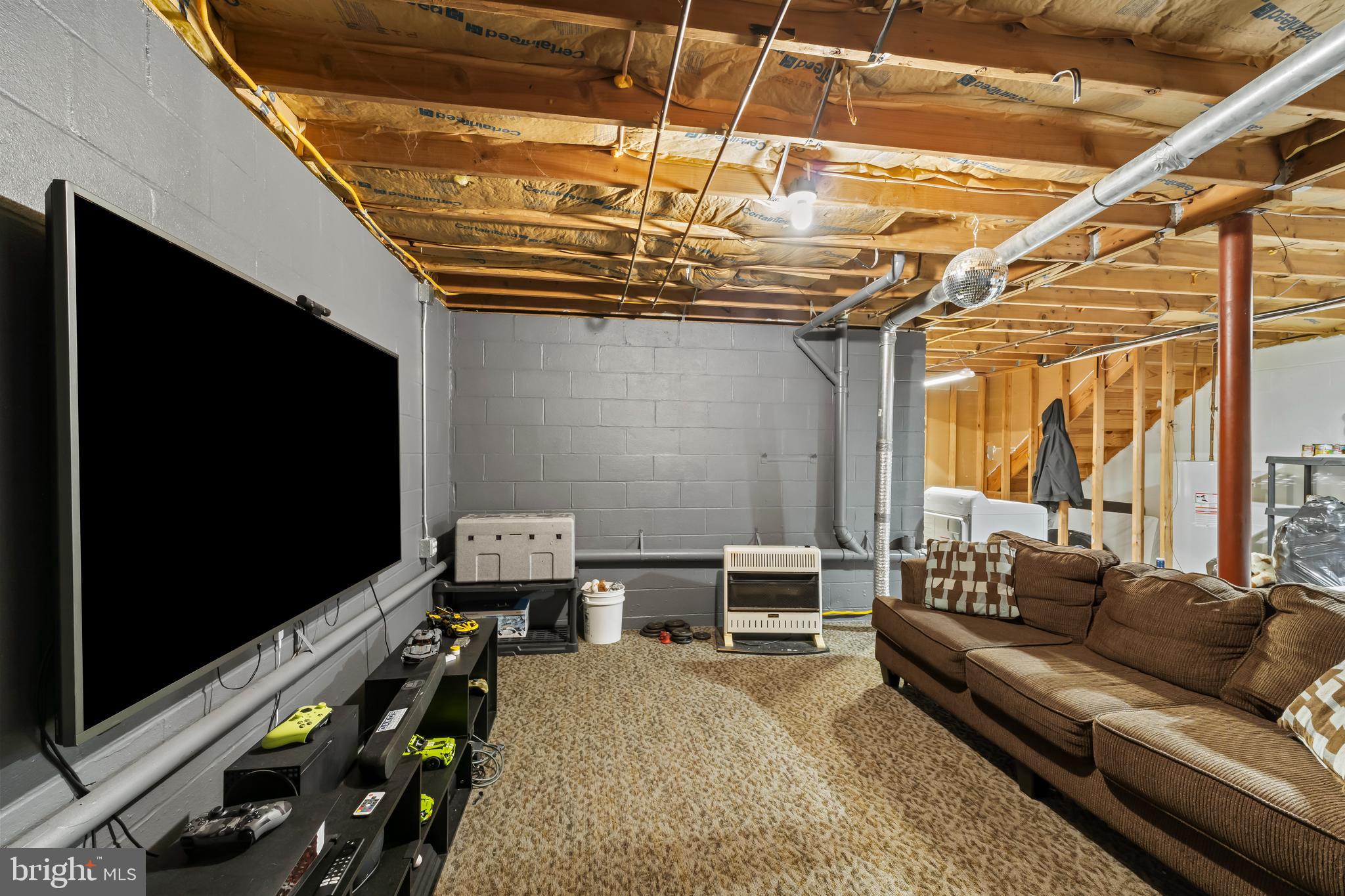 EMERALD HOLLOW ESTS - Residential