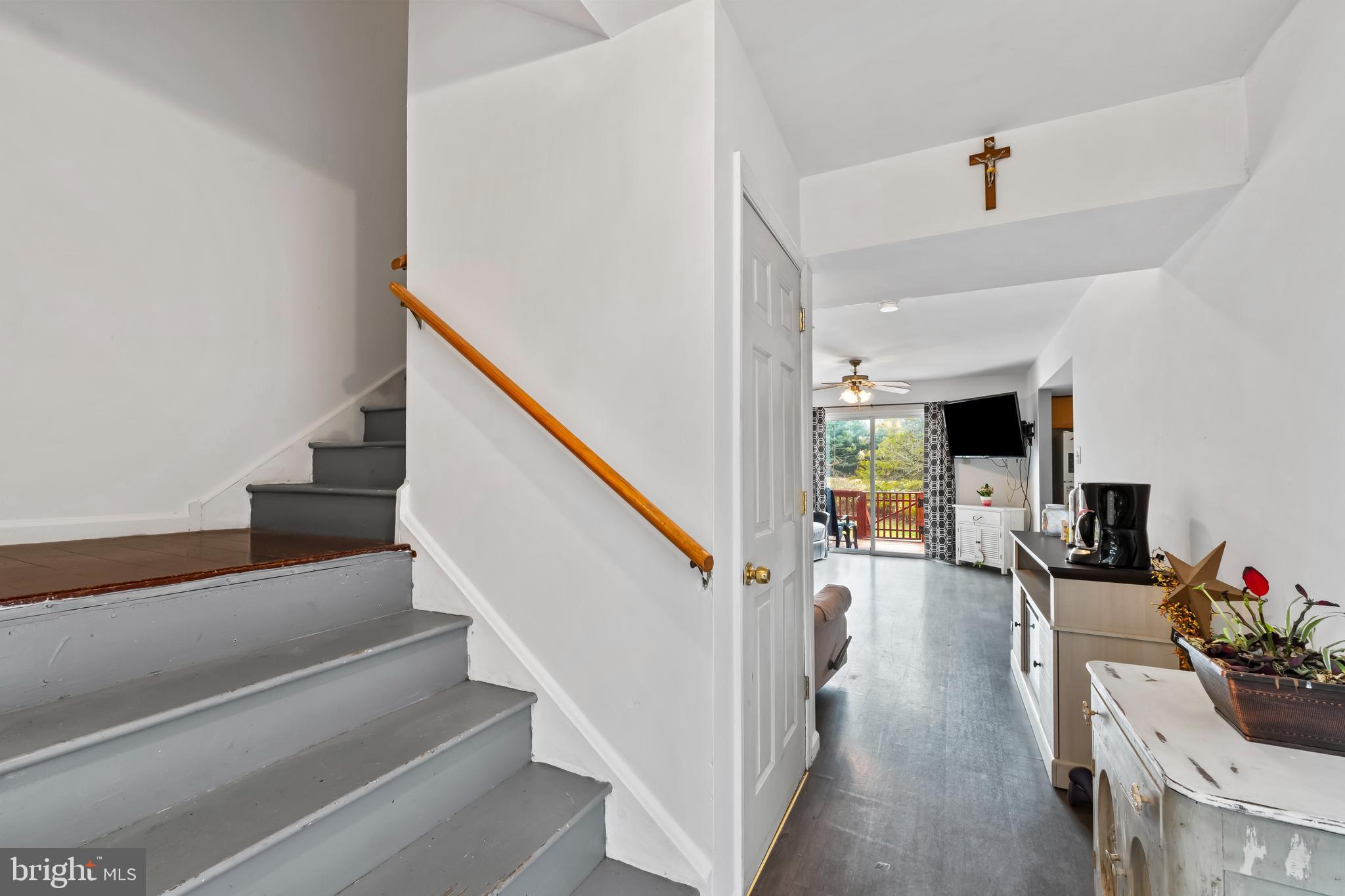 EMERALD HOLLOW ESTS - Residential