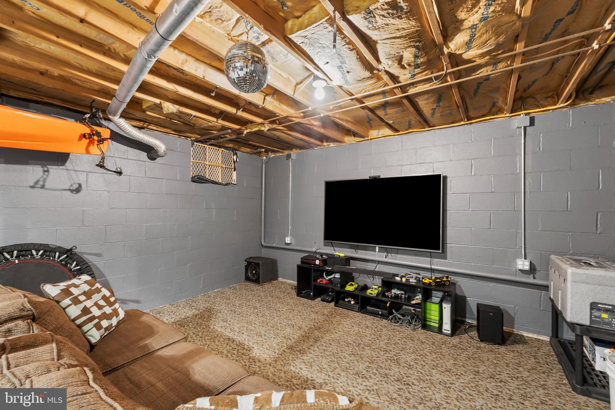 EMERALD HOLLOW ESTS - Residential