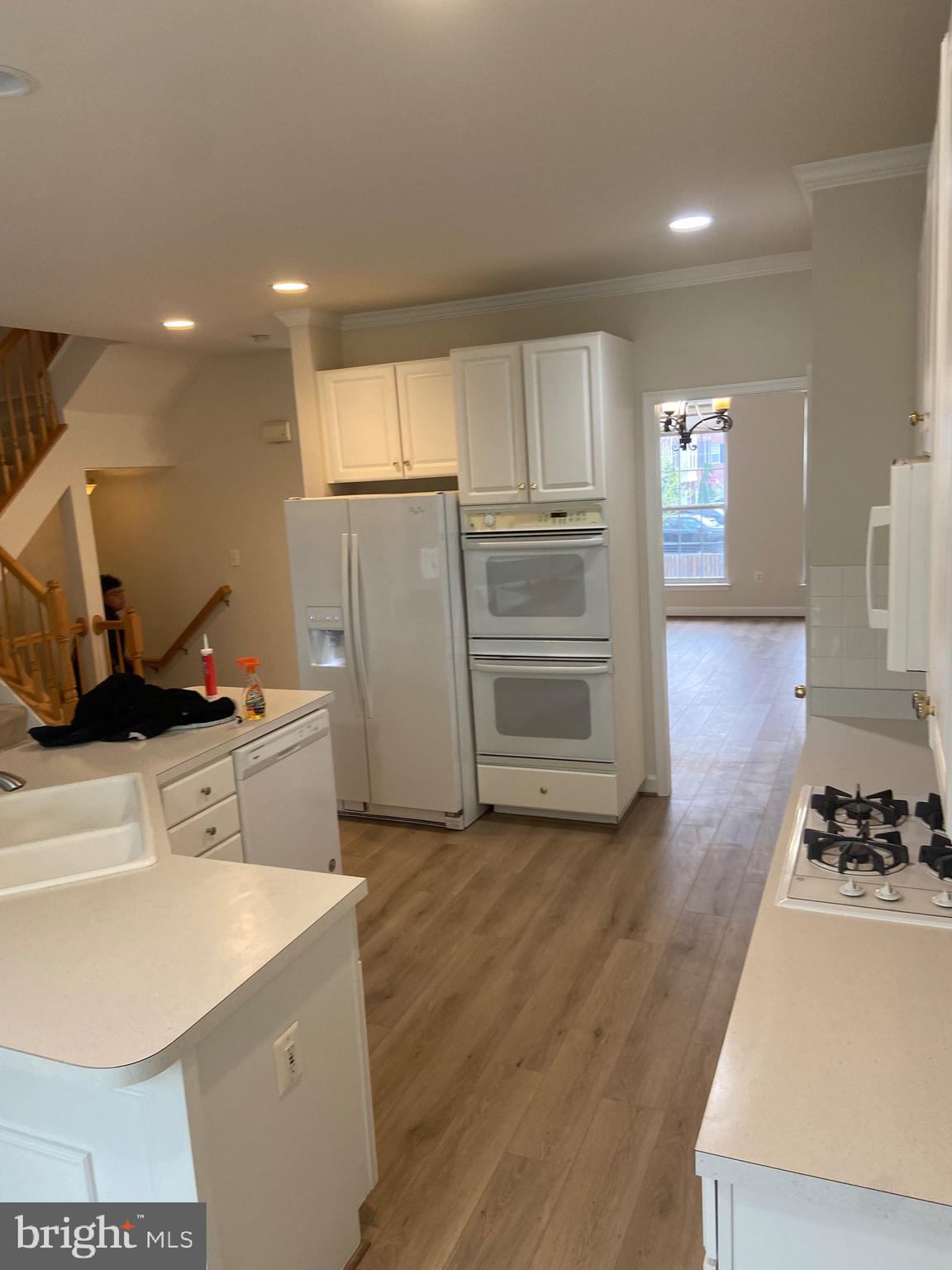 POTTERS GLEN - Residential Lease