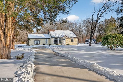 Photo of 298 S Tuckahoe Road, WILLIAMSTOWN, NJ 08094 (MLS # NJGL2068958)