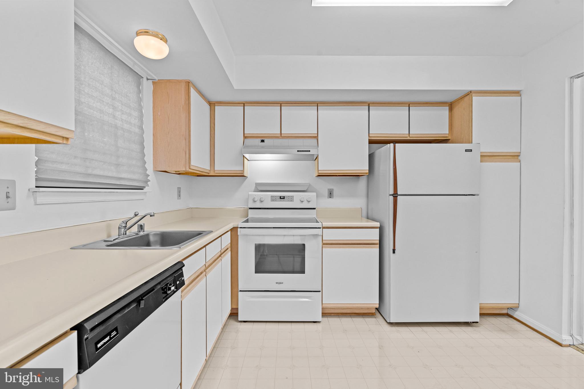 COURTLAND MANOR - Residential