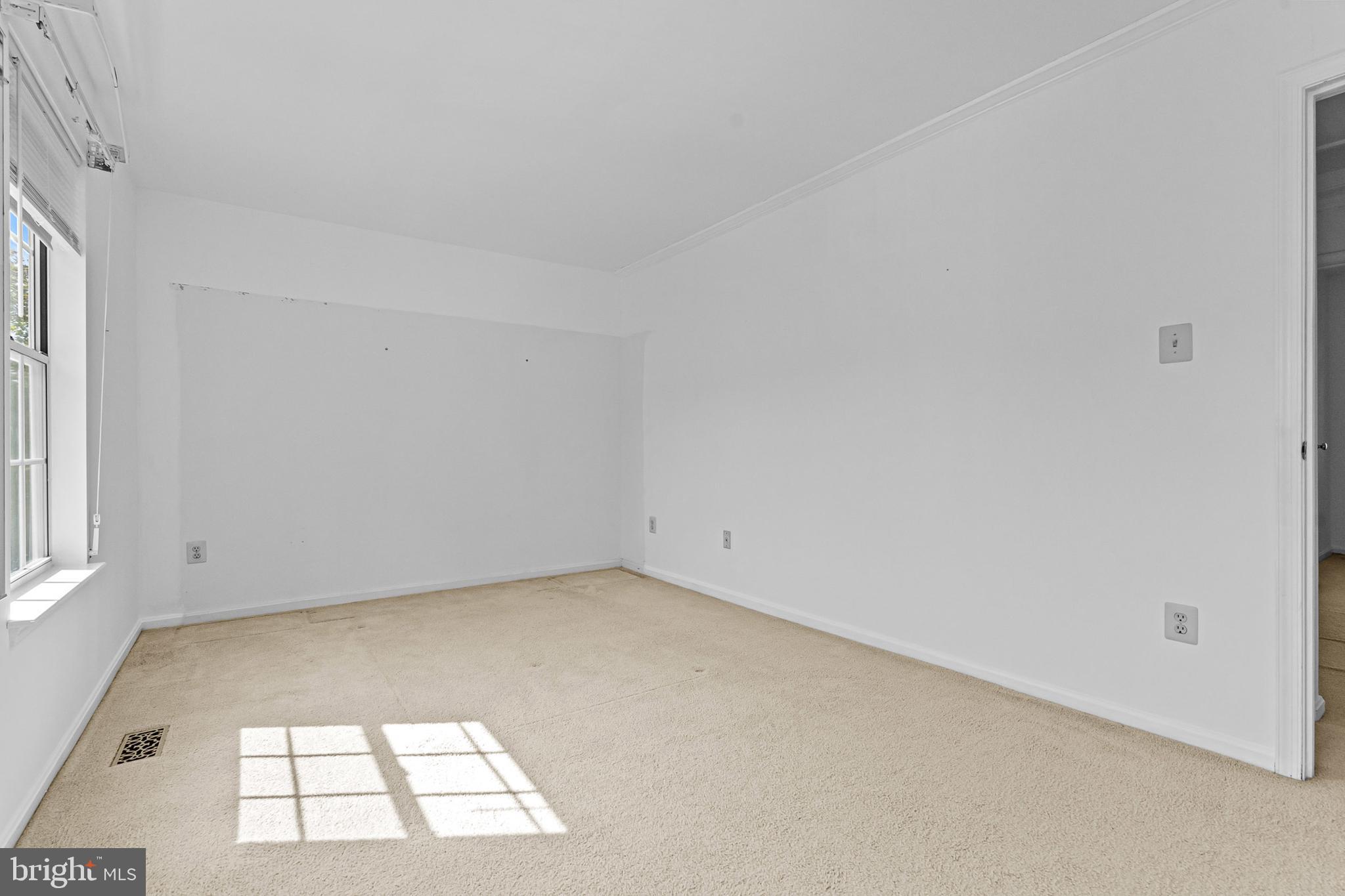 COURTLAND MANOR - Residential