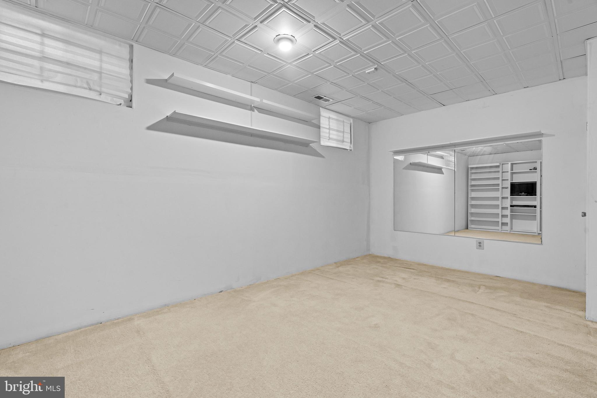 COURTLAND MANOR - Residential