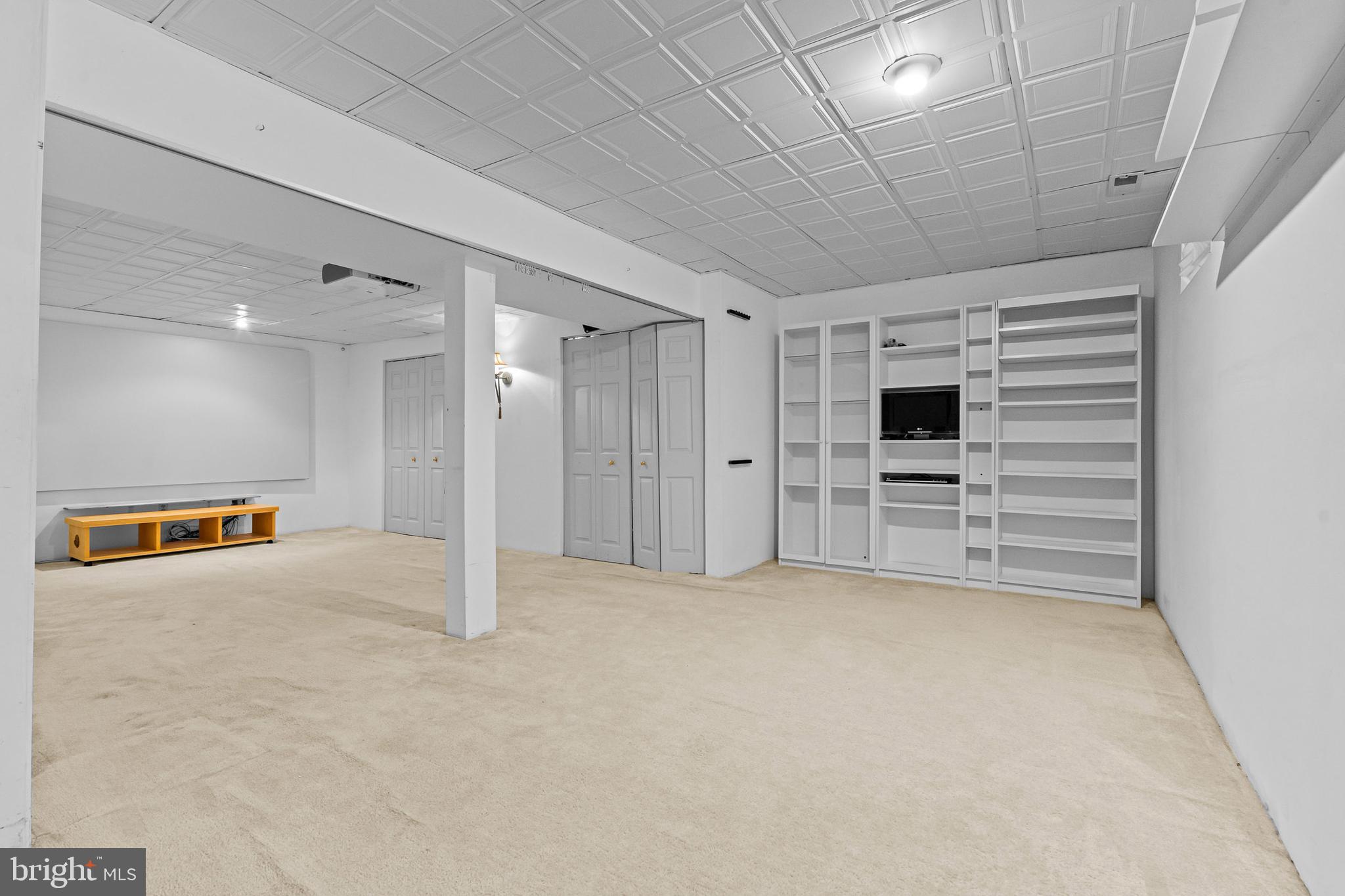 COURTLAND MANOR - Residential