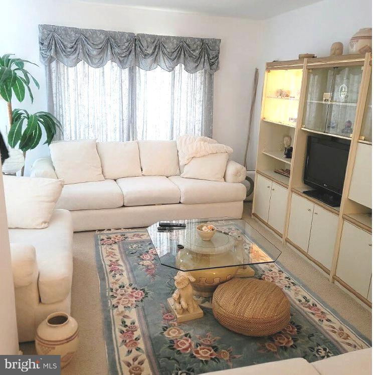 COURTLAND MANOR - Residential