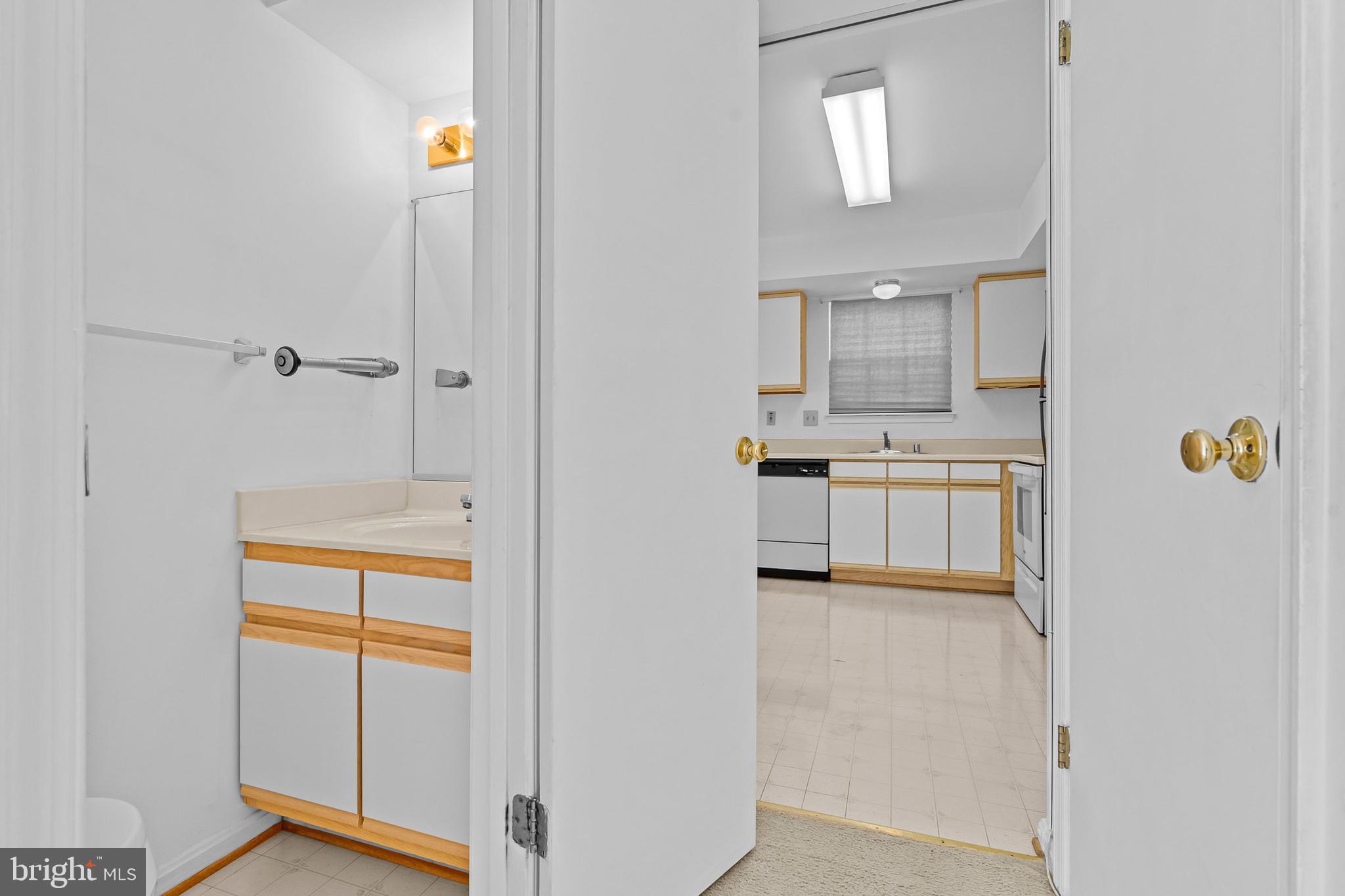 COURTLAND MANOR - Residential